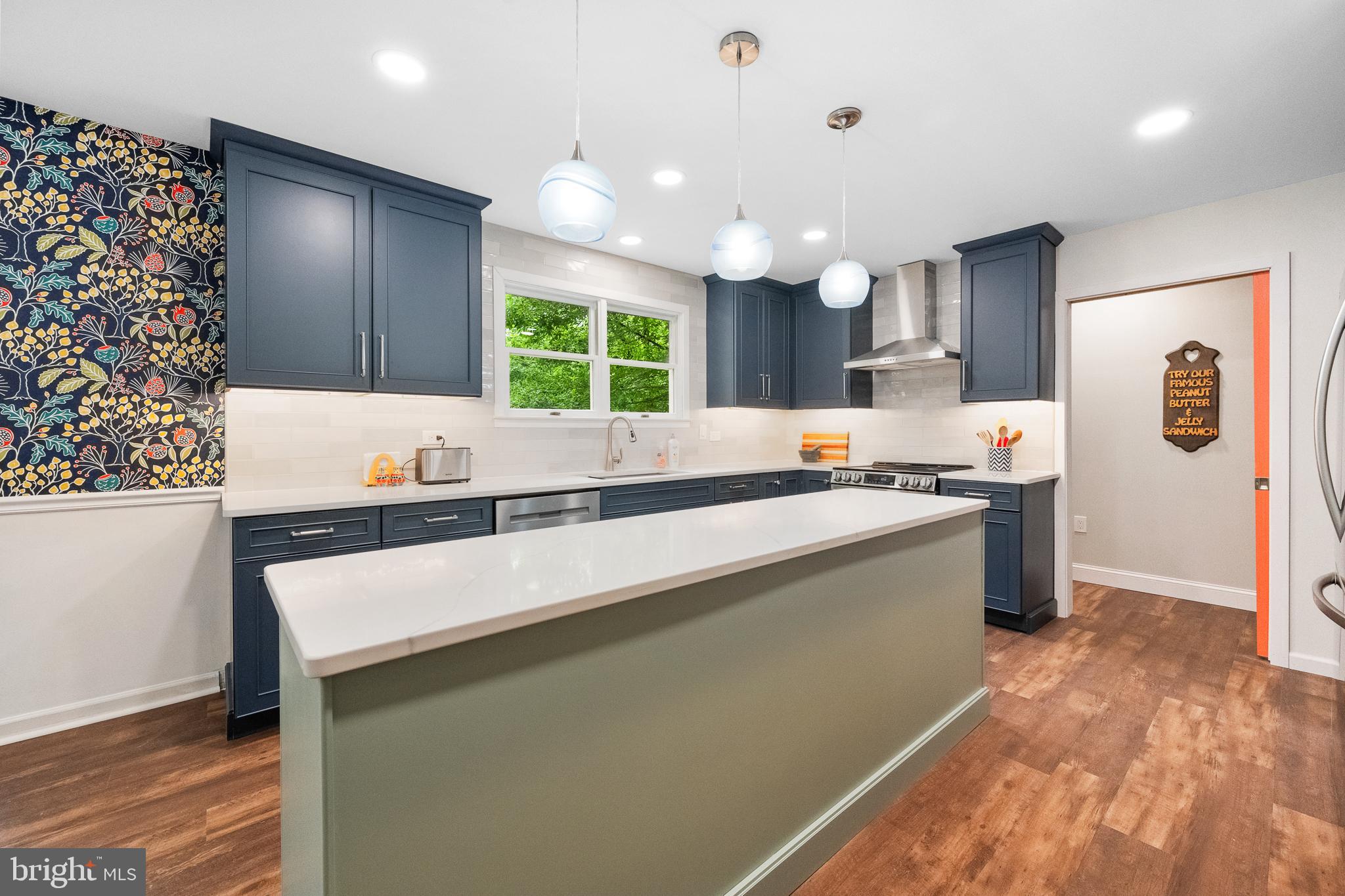 33 Fern Ct