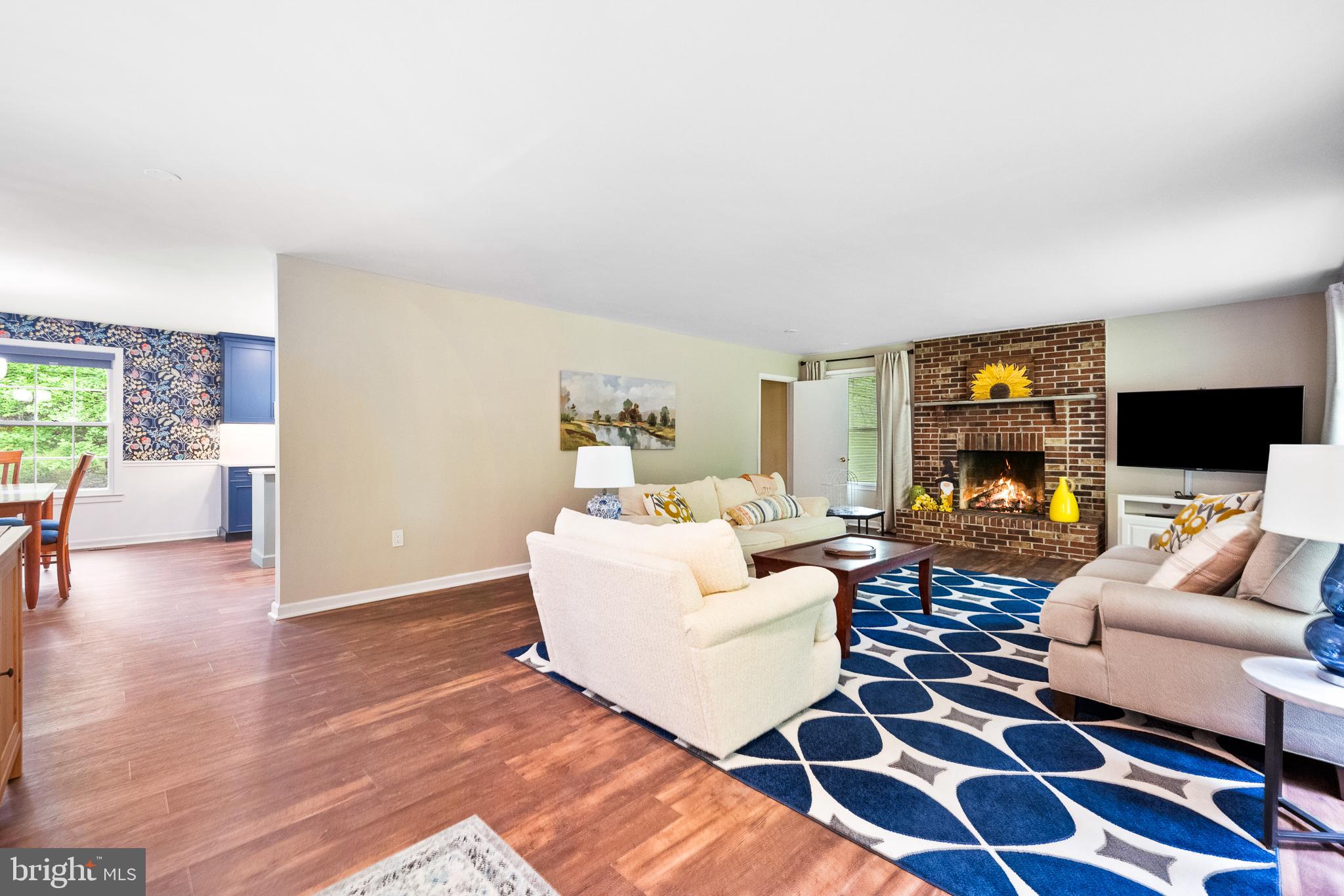 33 Fern Ct