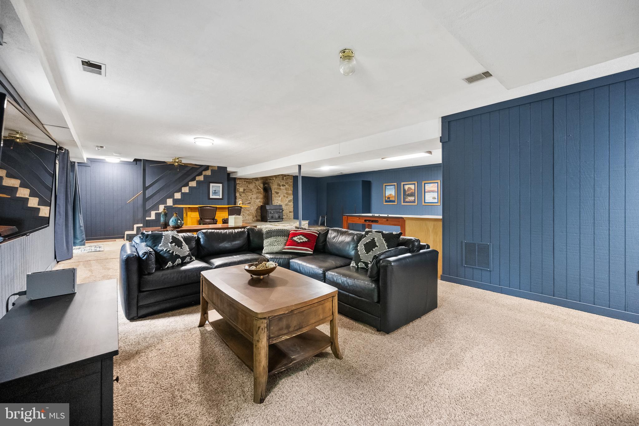 33 Fern Ct