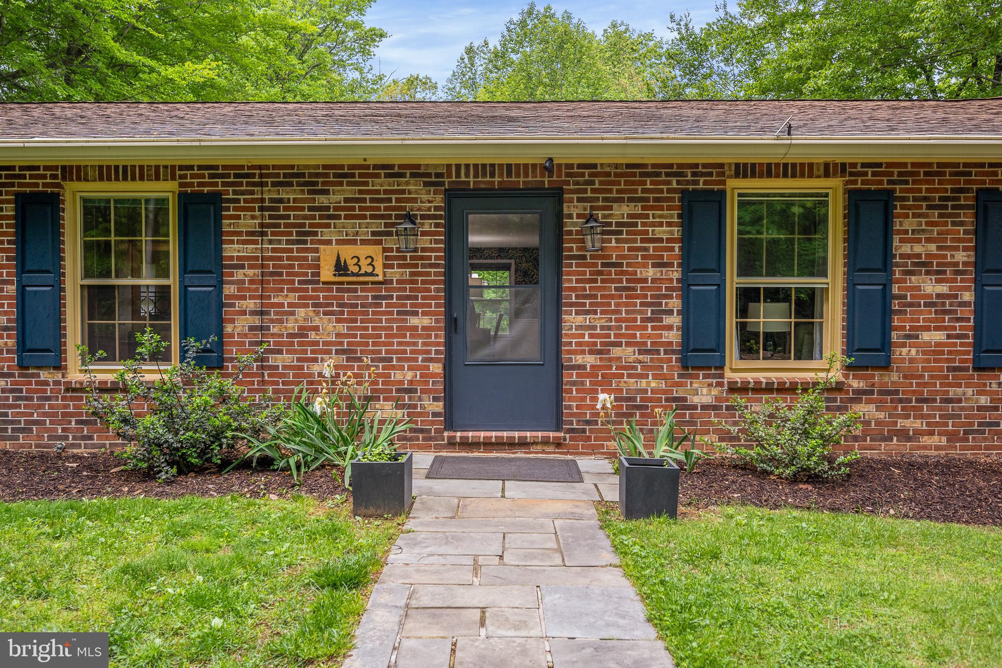 33 Fern Ct