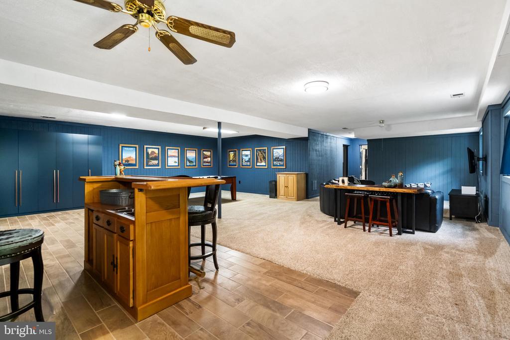 33 Fern Ct