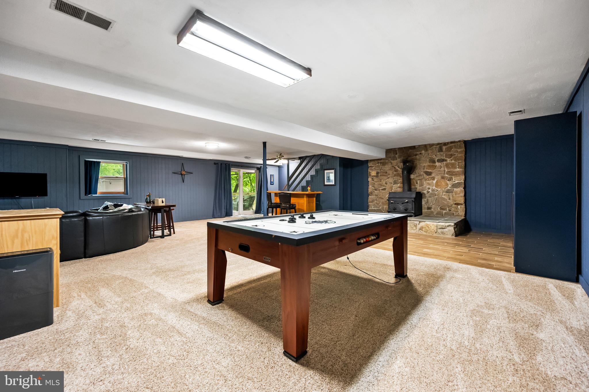 33 Fern Ct