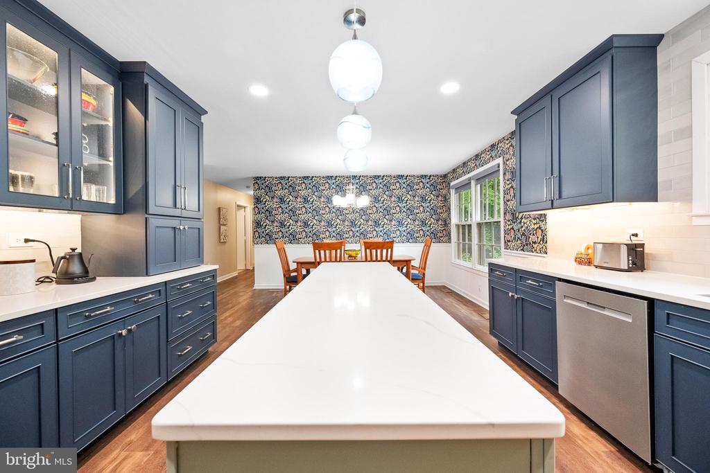 33 Fern Ct