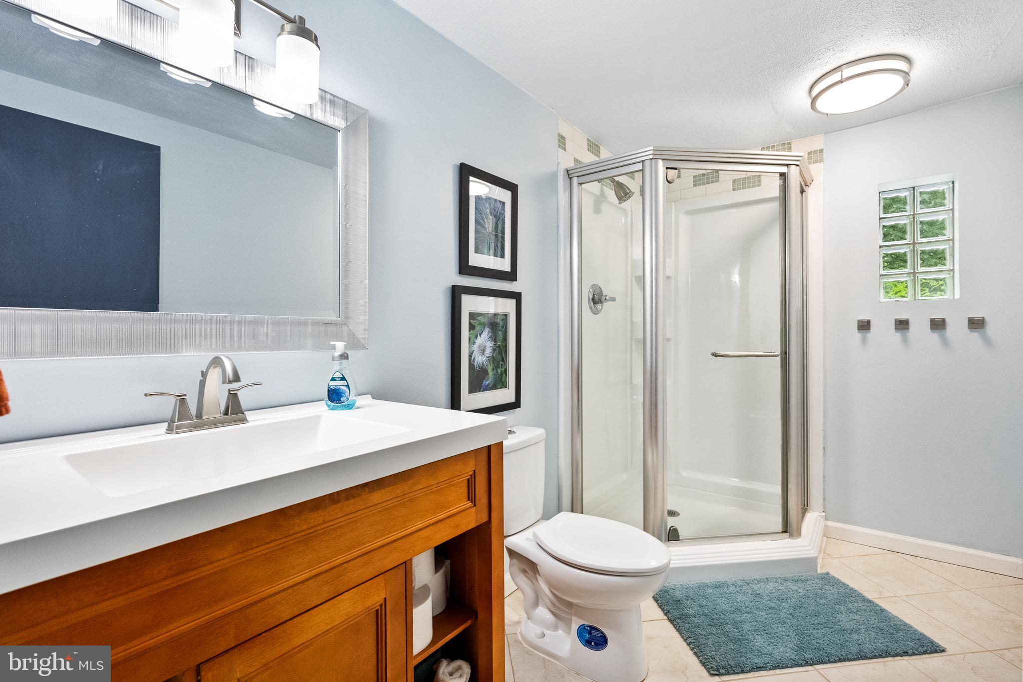 33 Fern Ct