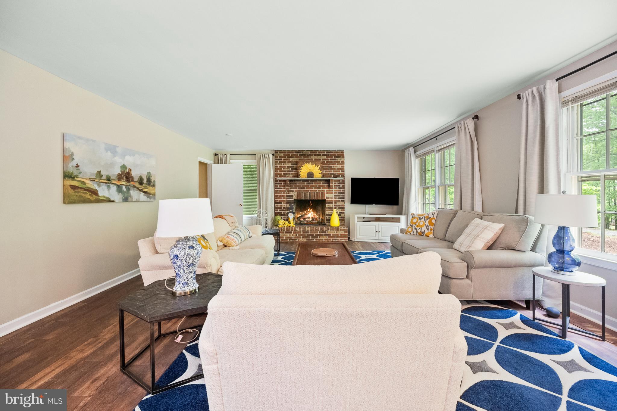 33 Fern Ct