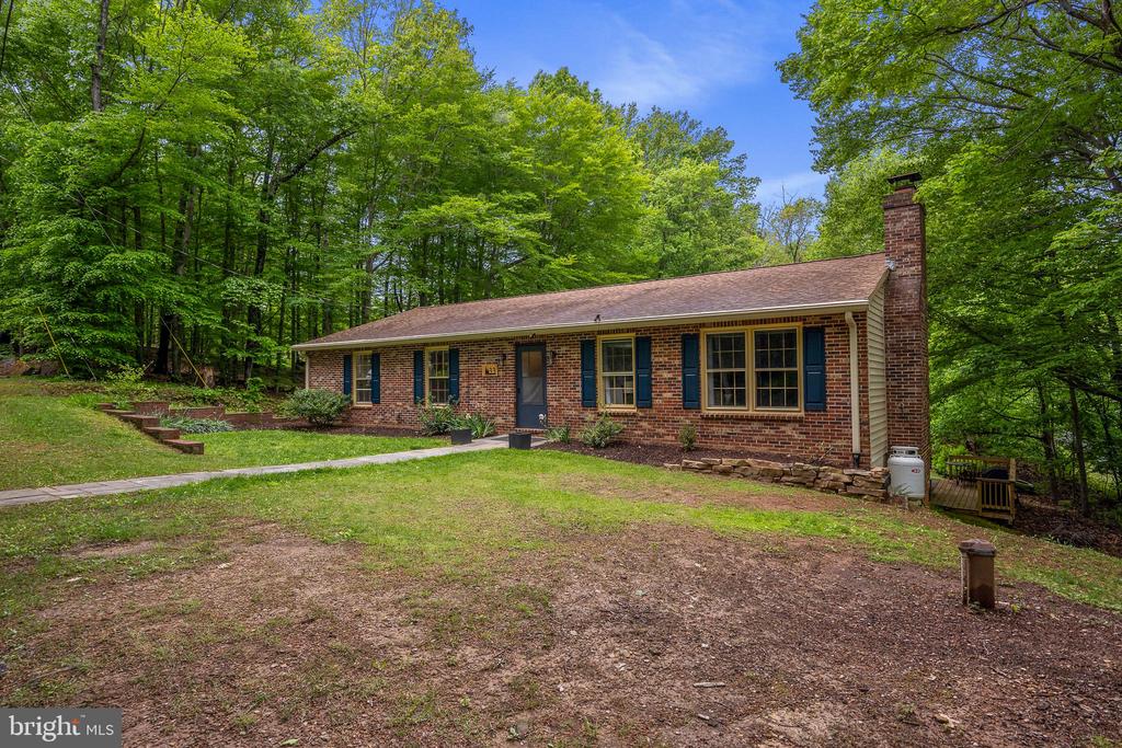 33 Fern Ct