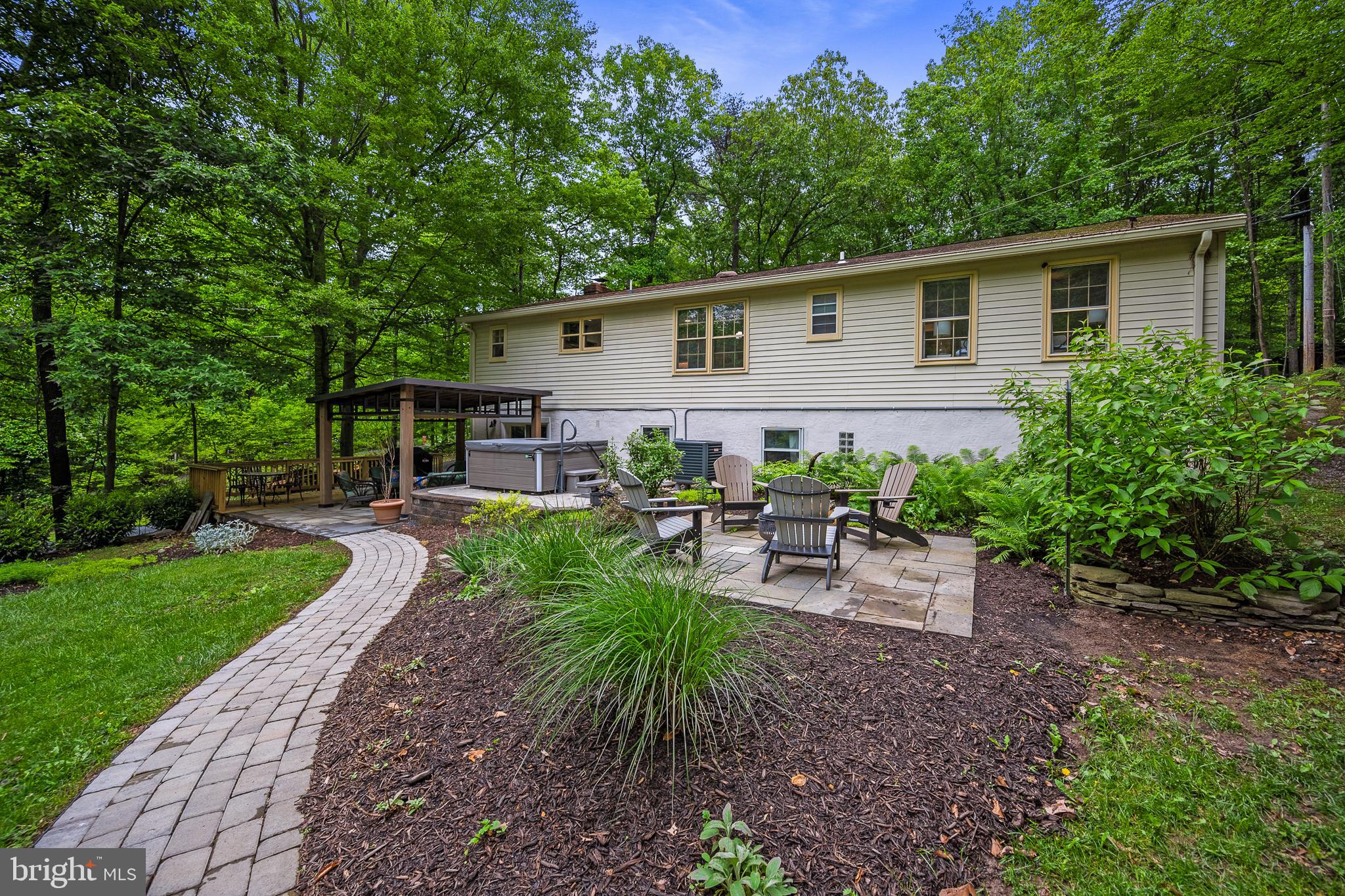 33 Fern Ct