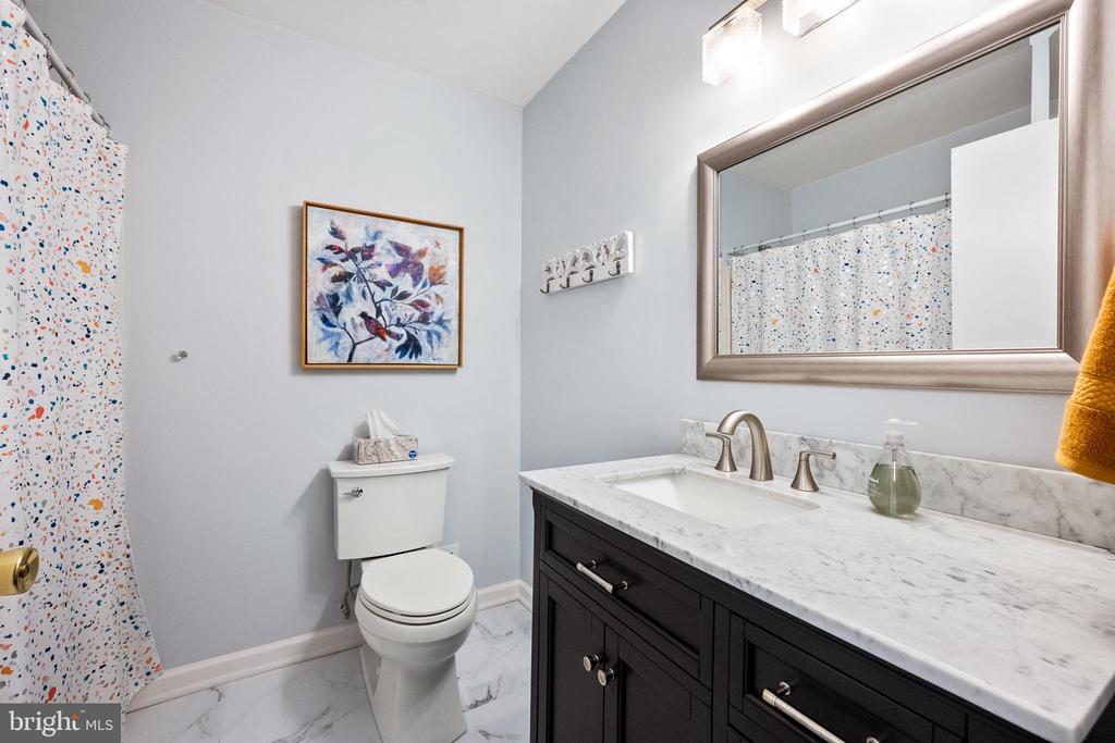33 Fern Ct