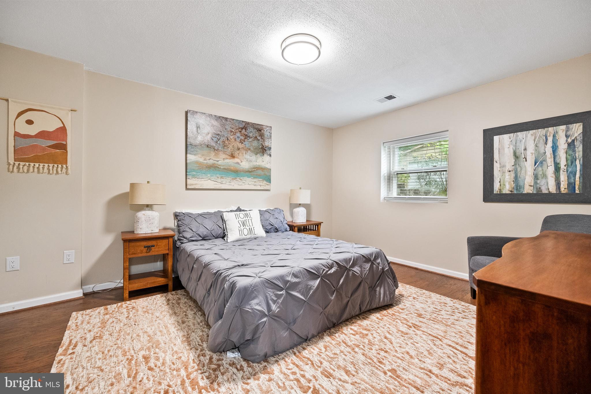 33 Fern Ct