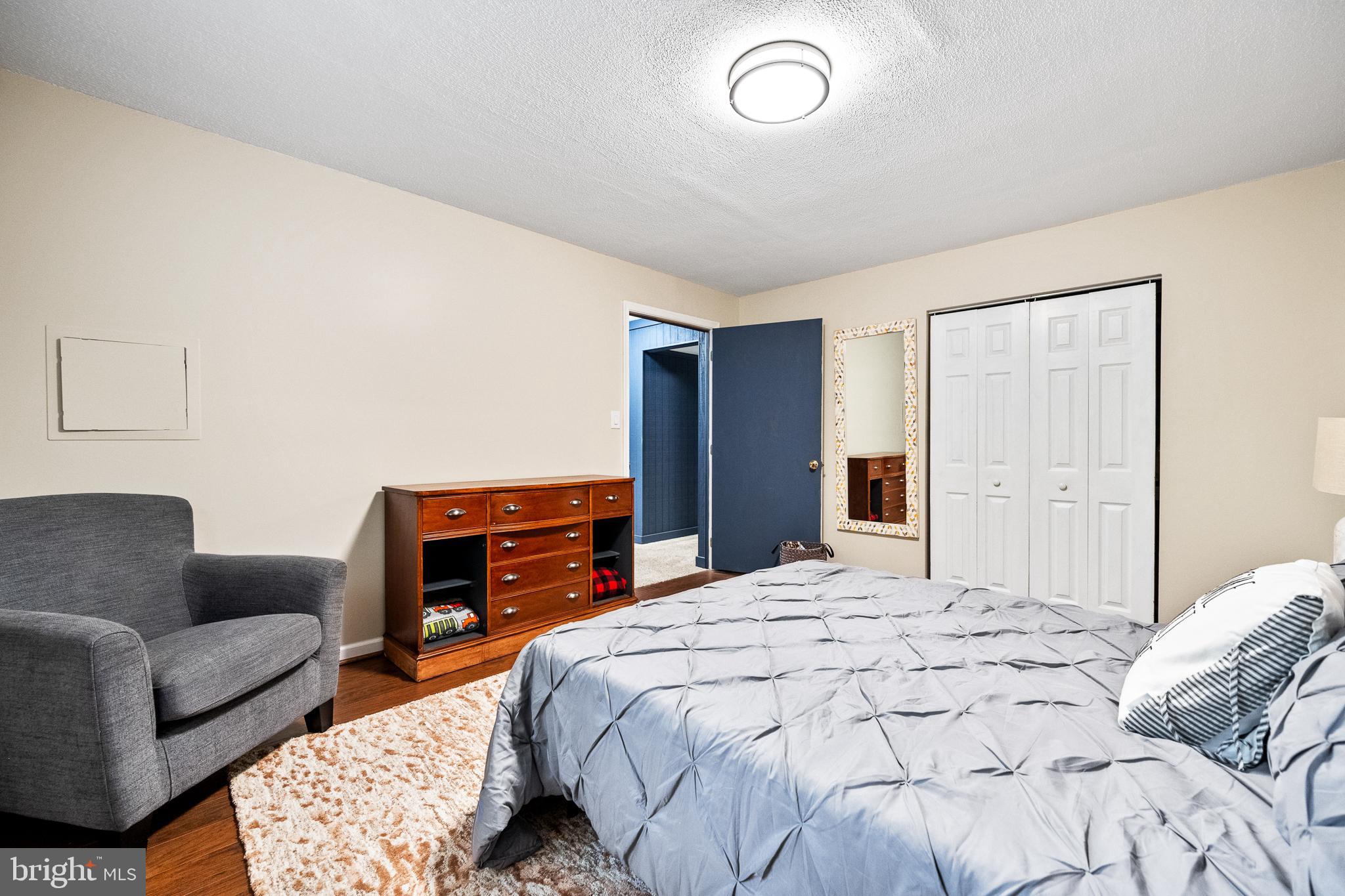 33 Fern Ct