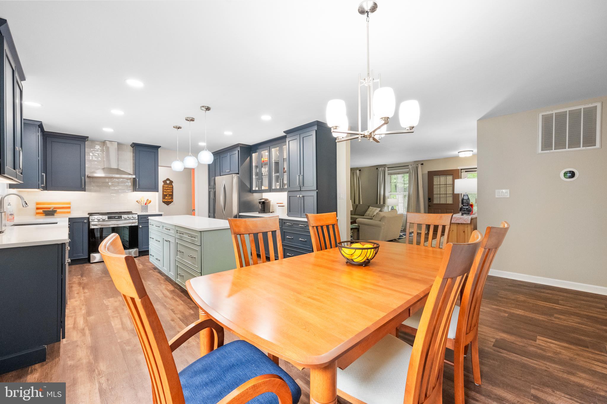 33 Fern Ct