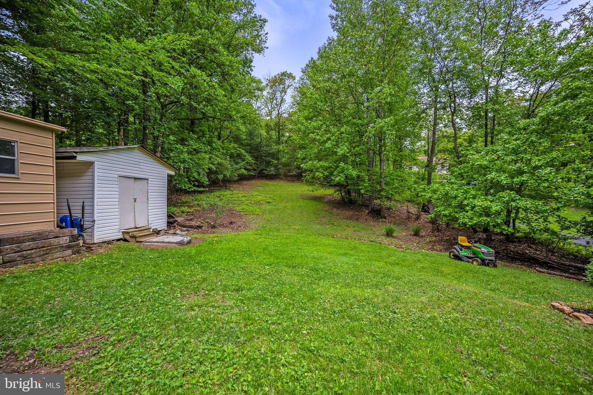 33 Fern Ct