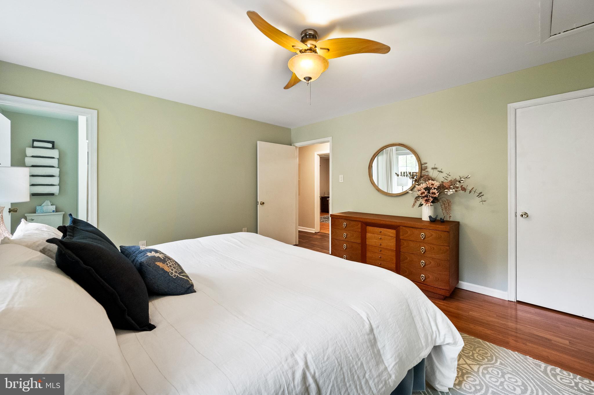 33 Fern Ct