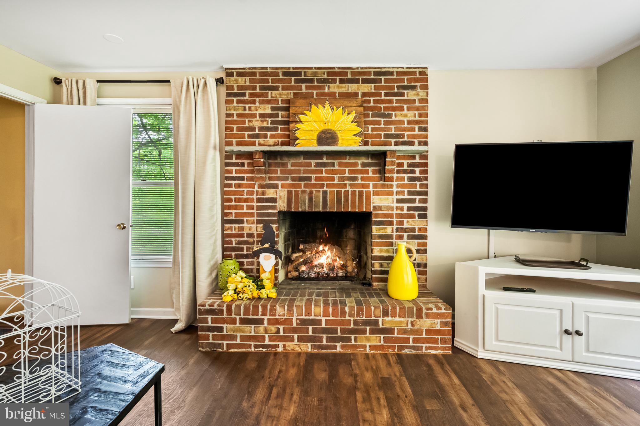 33 Fern Ct
