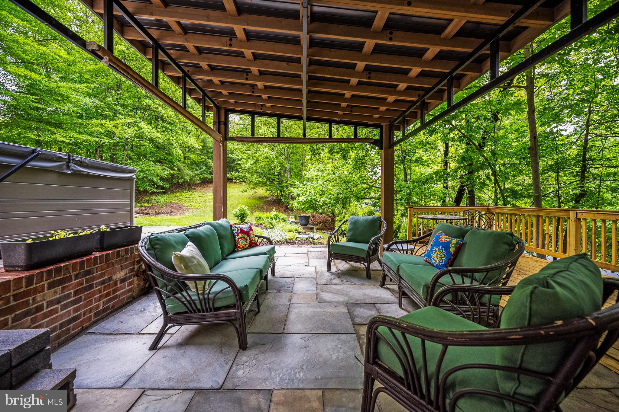33 Fern Ct