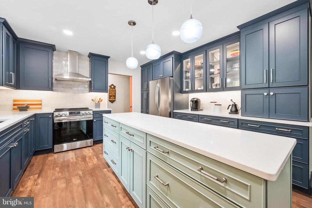 33 Fern Ct