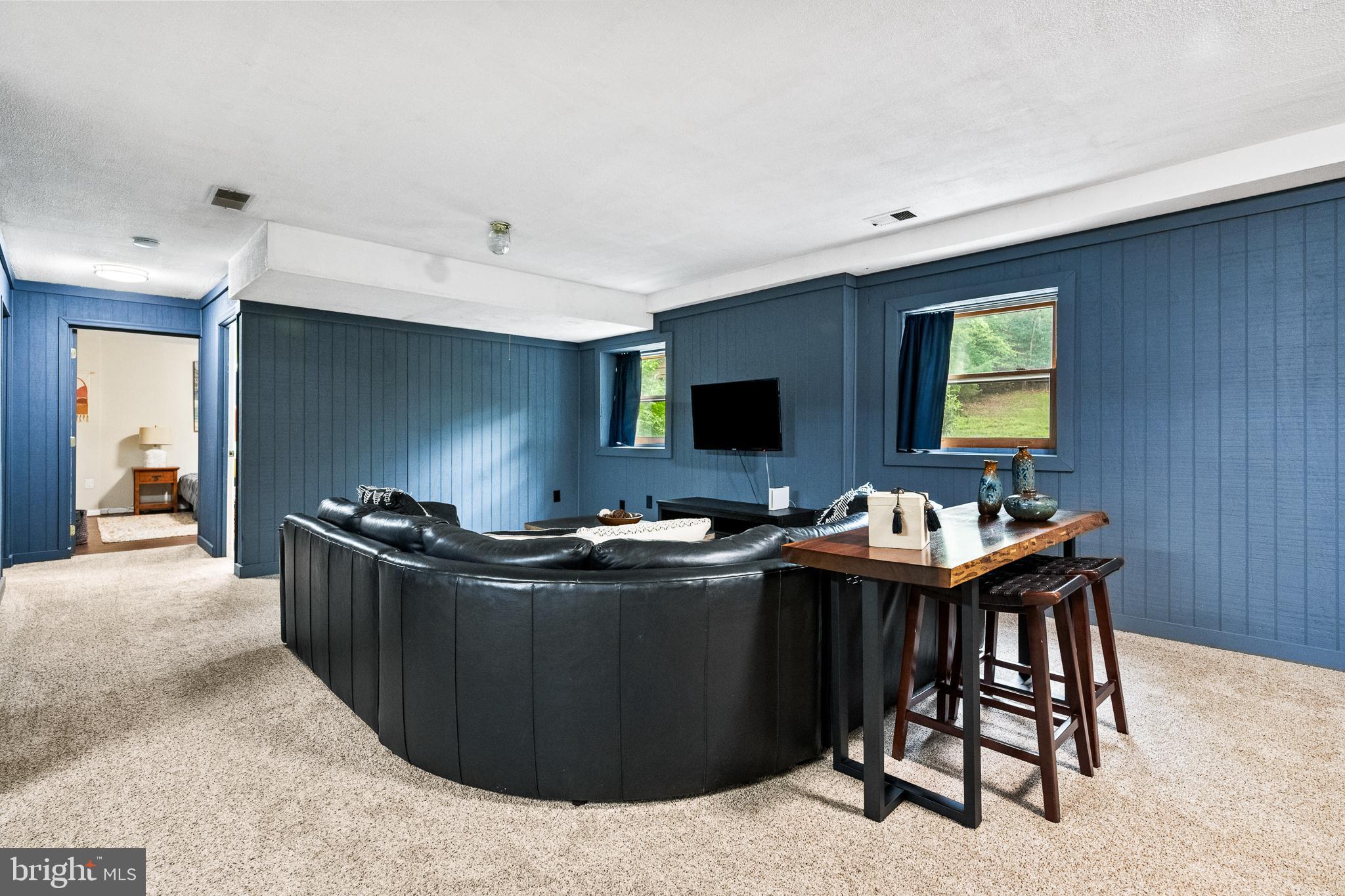 33 Fern Ct