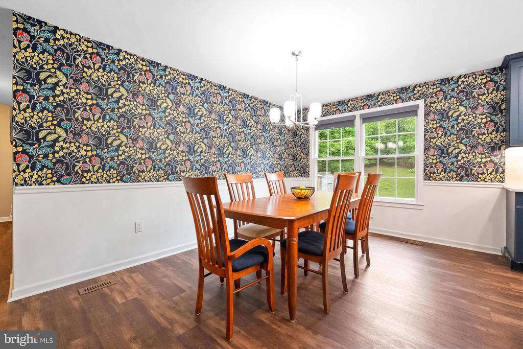 33 Fern Ct