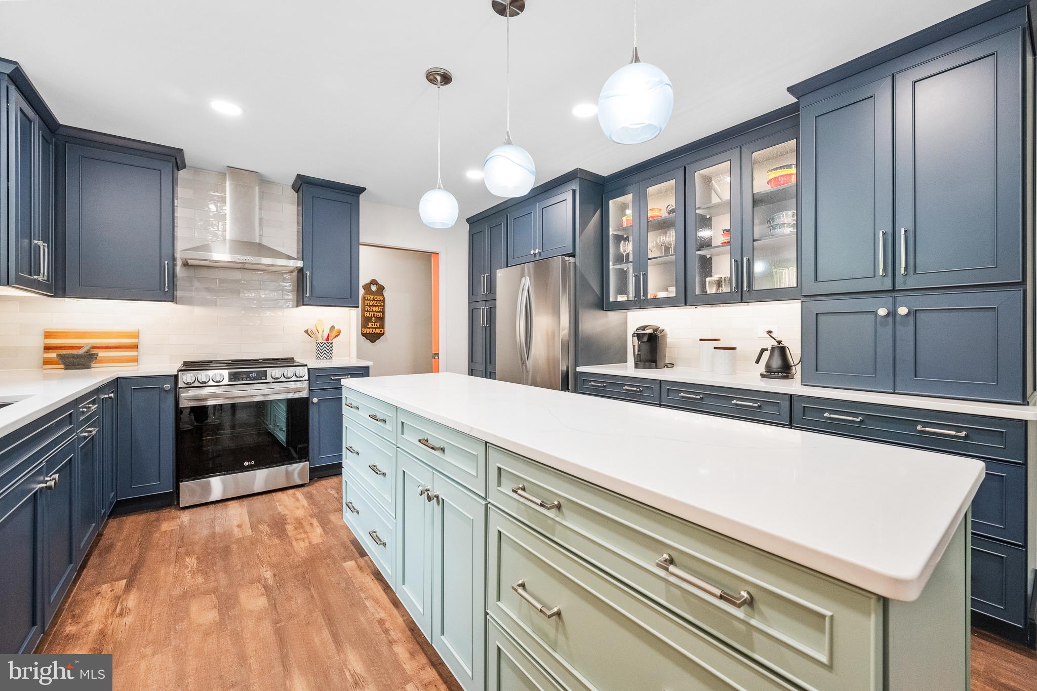 33 Fern Ct