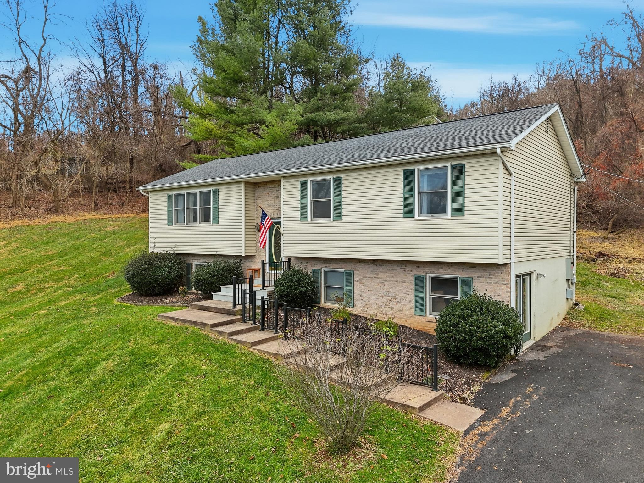 1073 MOUNTAIN HEIGHTS ROAD
