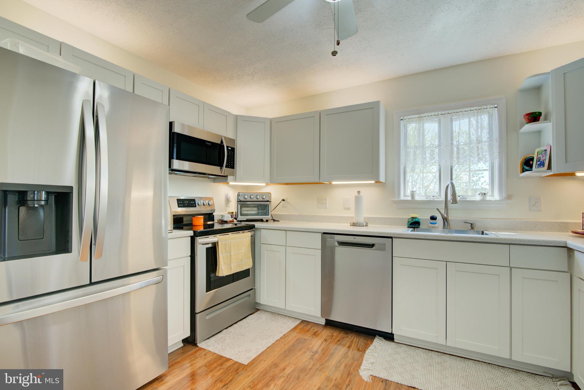 281 CREEKSIDE WAY