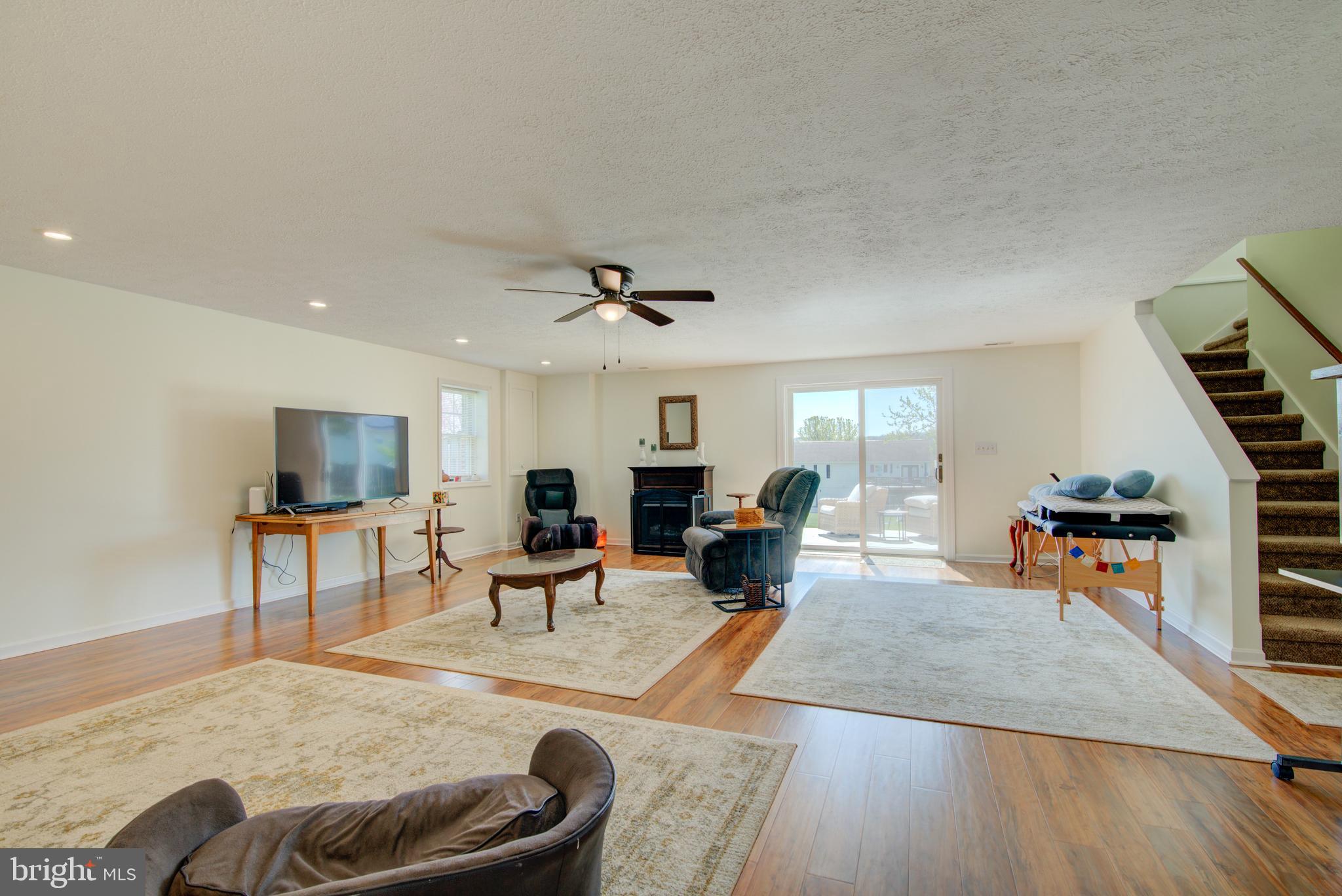 281 CREEKSIDE WAY