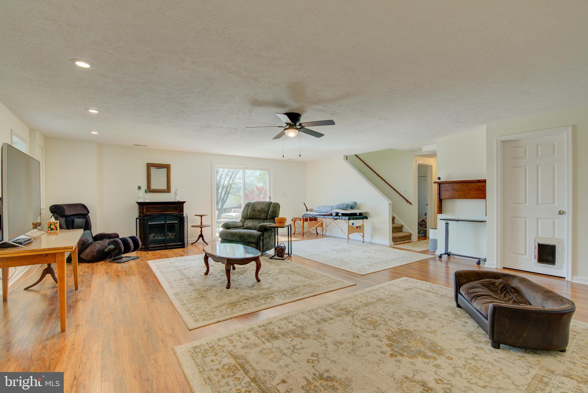 281 CREEKSIDE WAY
