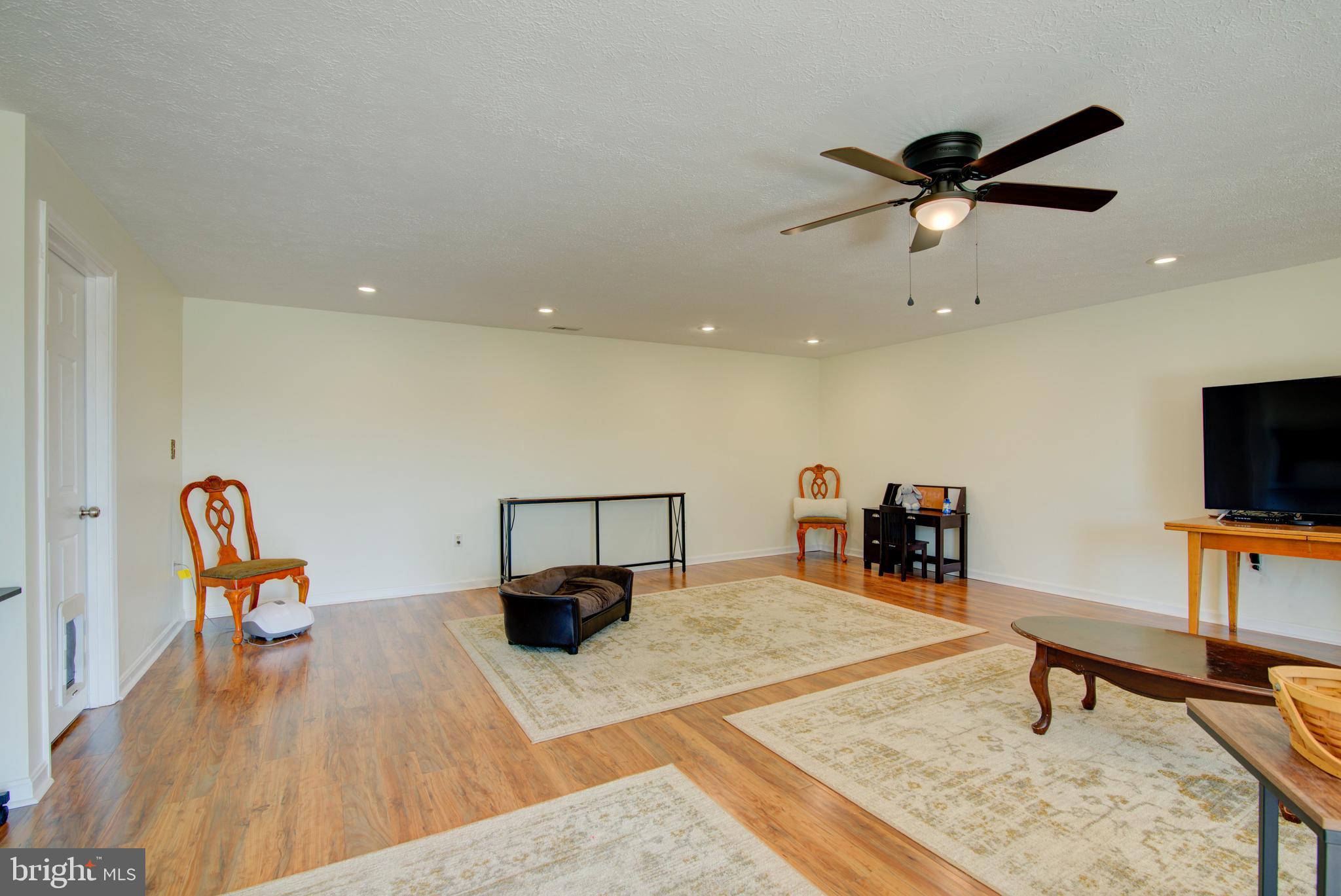 281 CREEKSIDE WAY