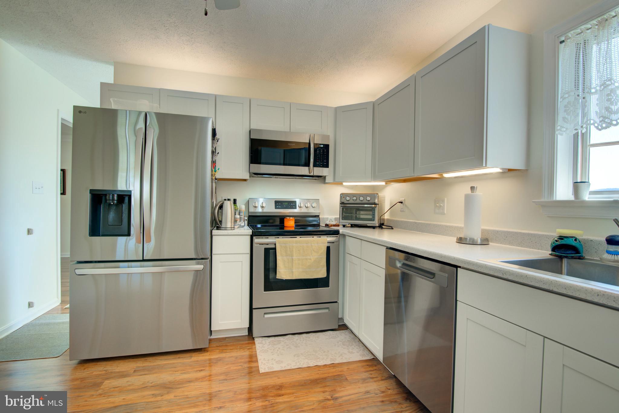 281 CREEKSIDE WAY