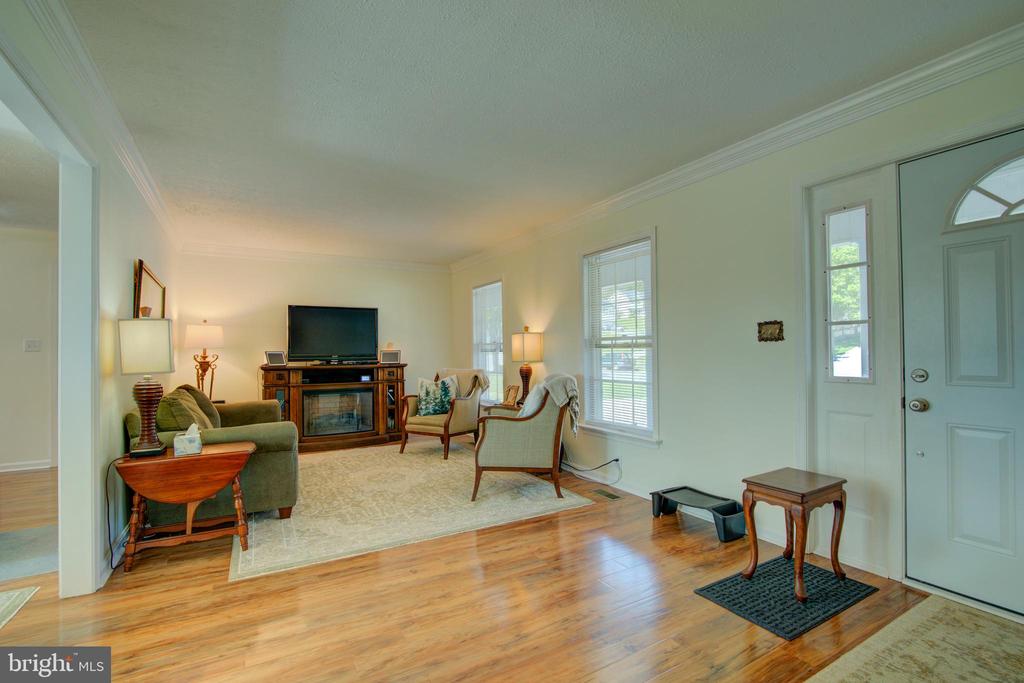 281 CREEKSIDE WAY