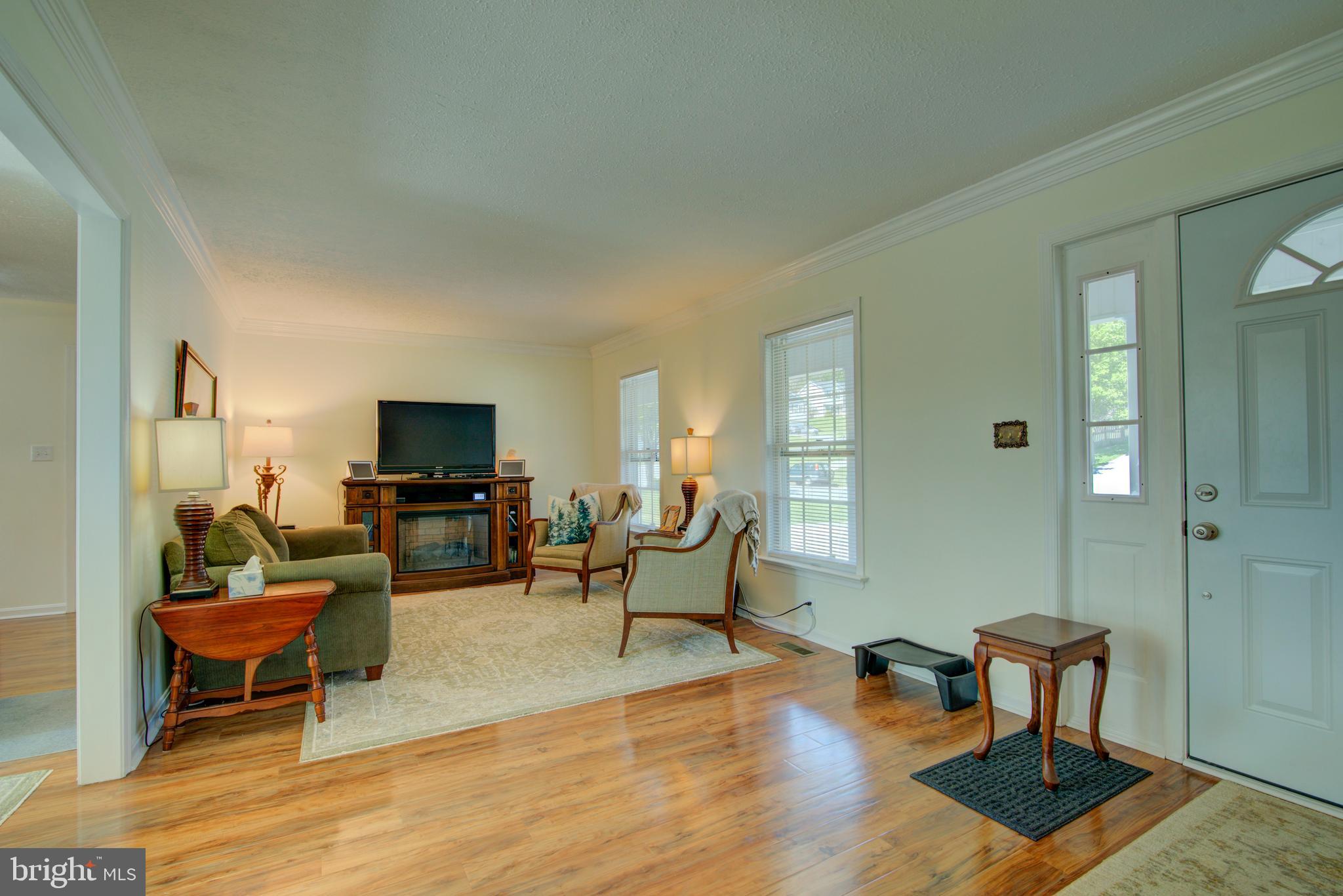 281 CREEKSIDE WAY