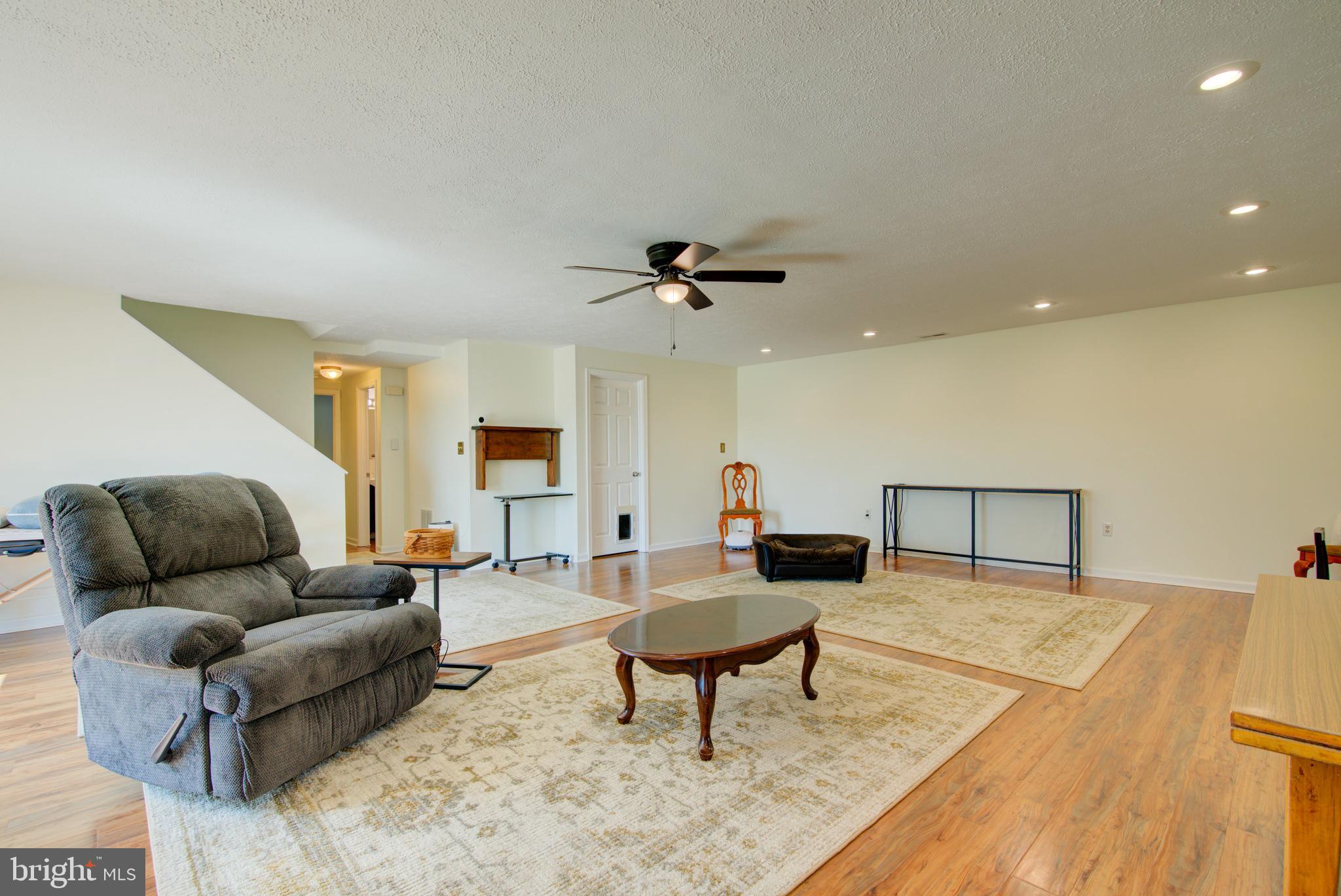281 CREEKSIDE WAY