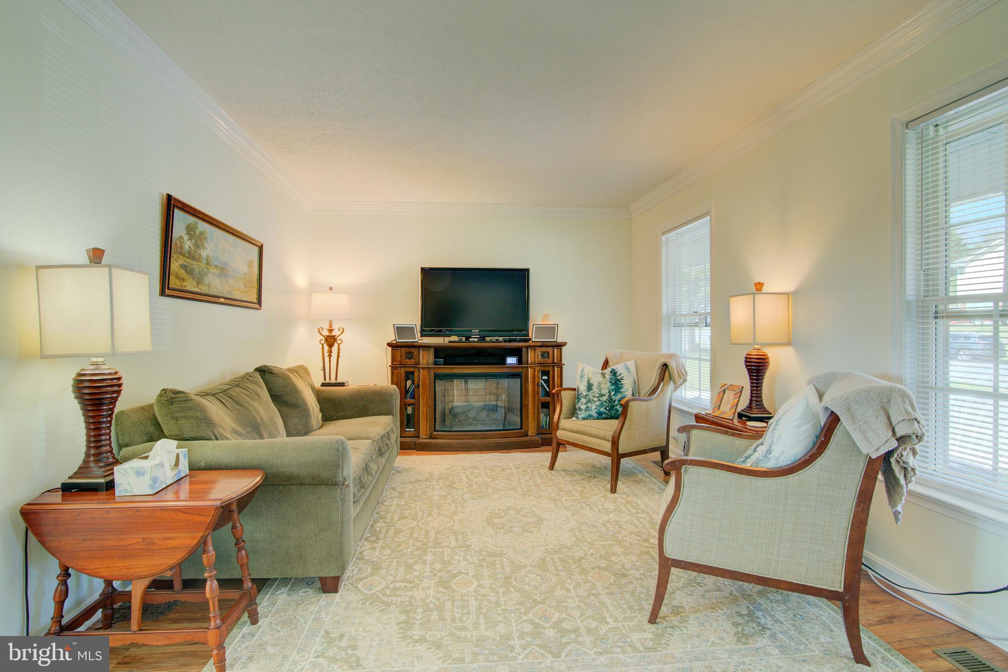 281 CREEKSIDE WAY
