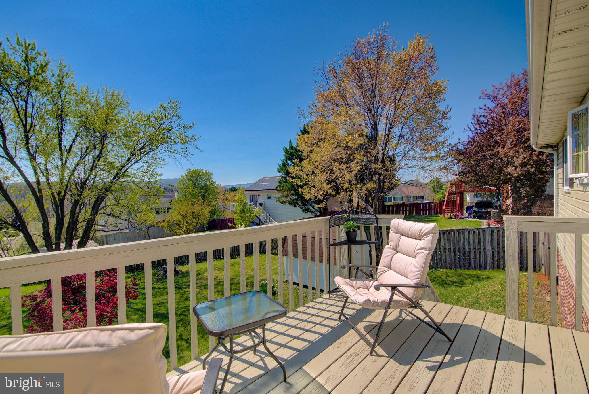 281 CREEKSIDE WAY