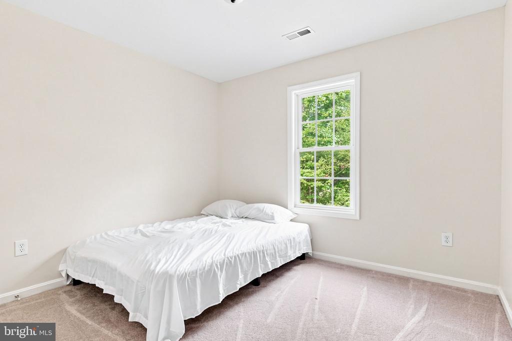 40 CINDYS WAY