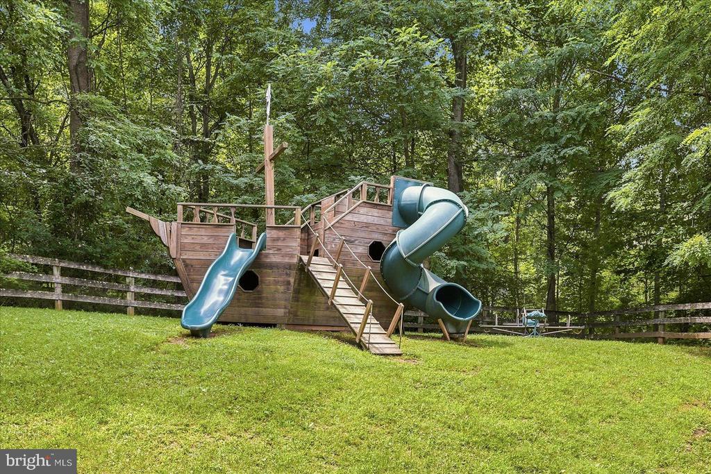 186 APPLE ORCHARD DRIVE