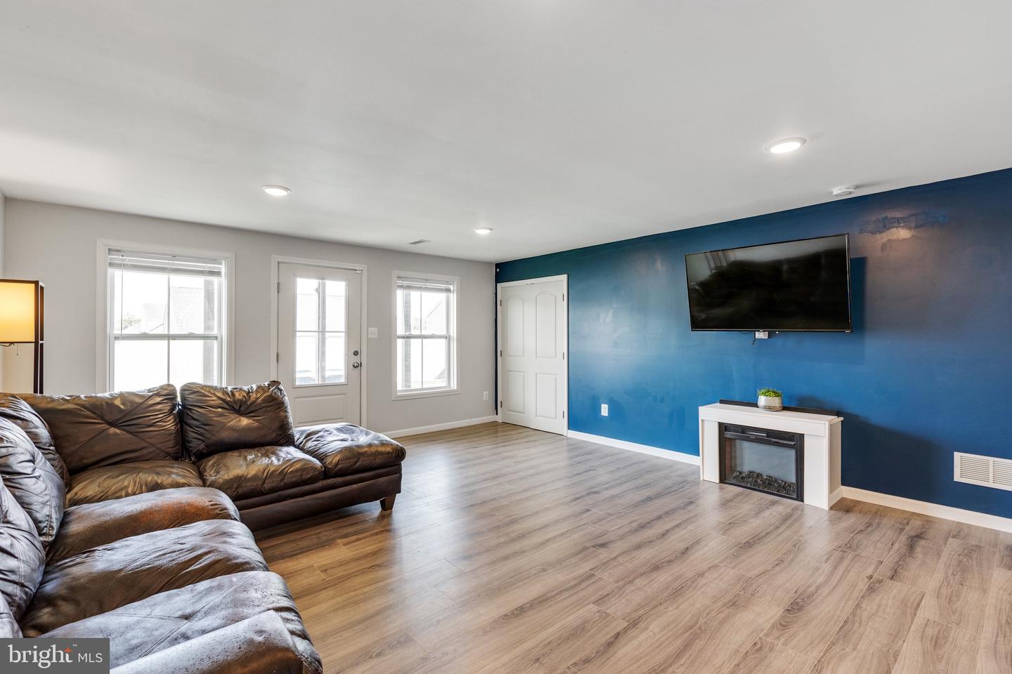 154 Einstein WAY