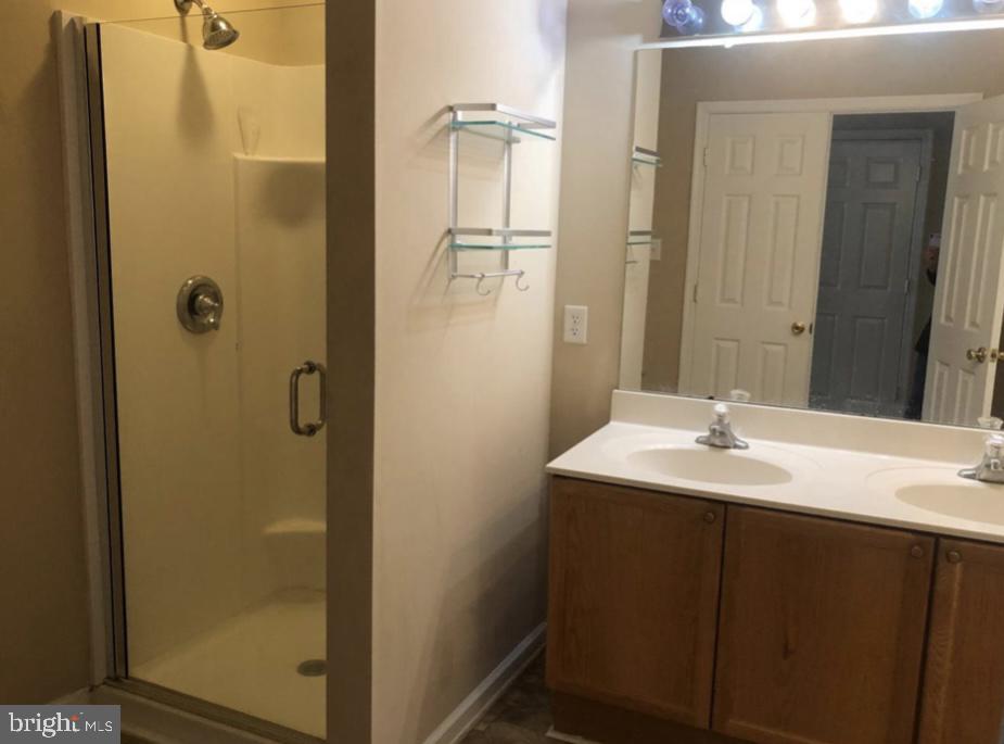 16 W Calabash COURT