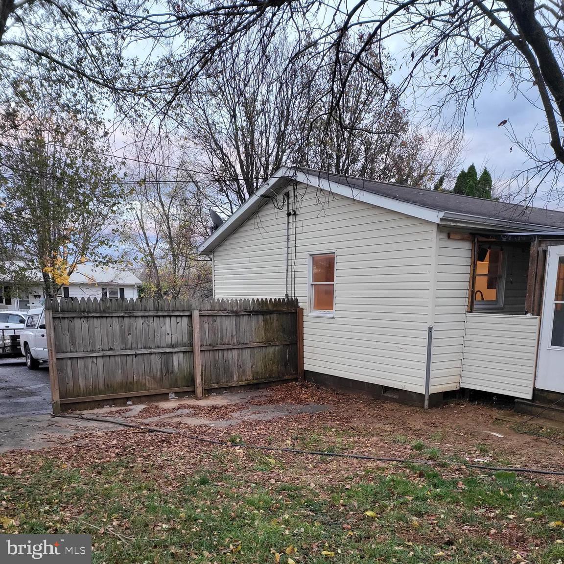 109 Daniel STREET