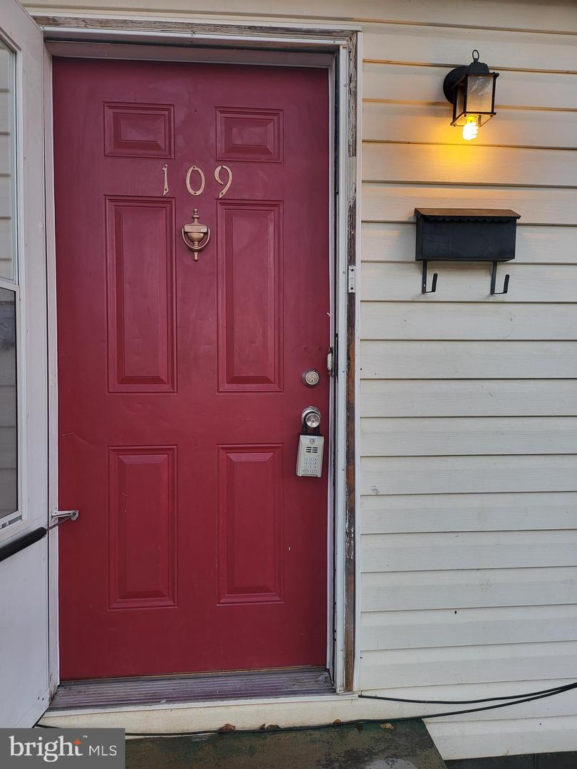 109 Daniel STREET