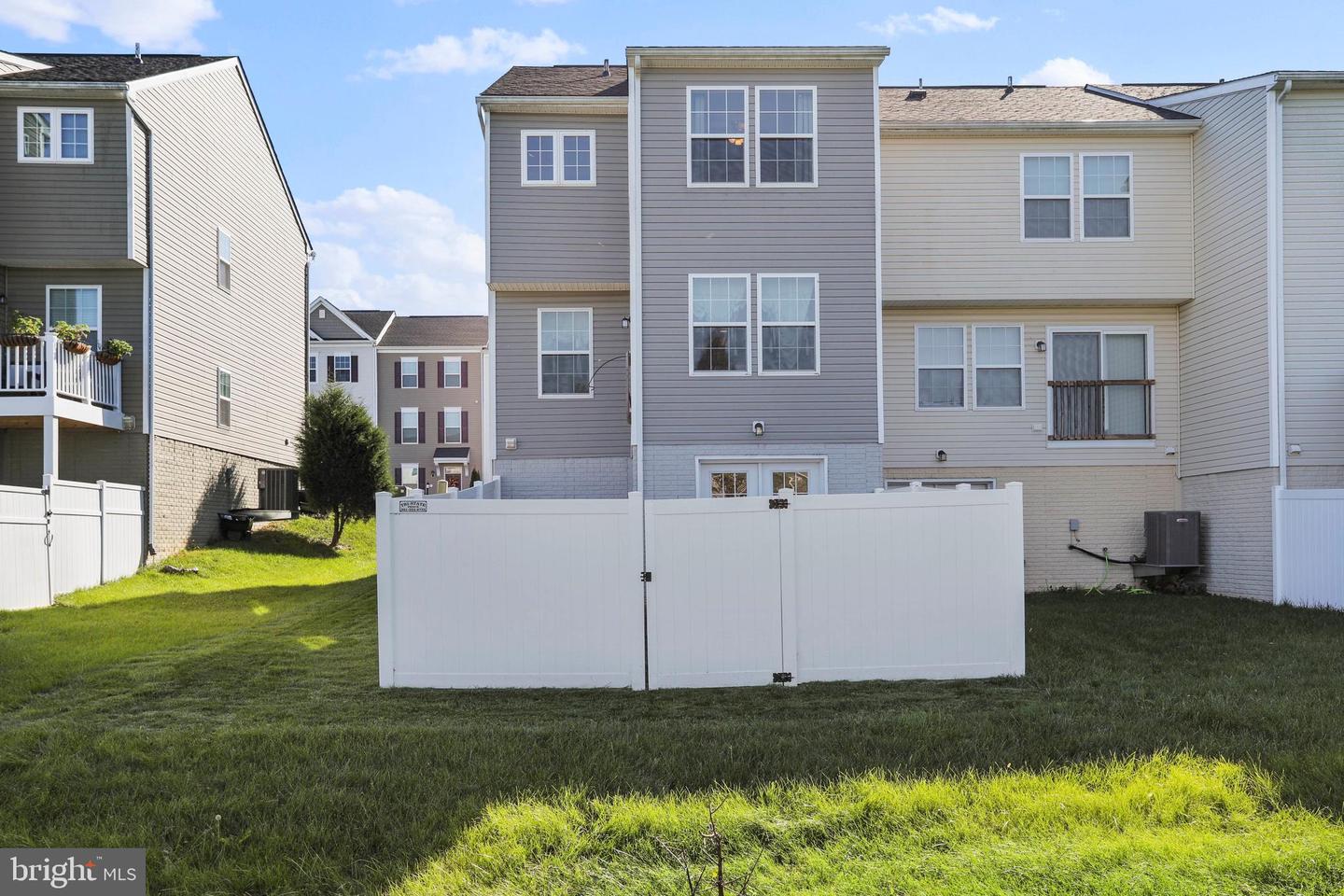 30 Britania COURT