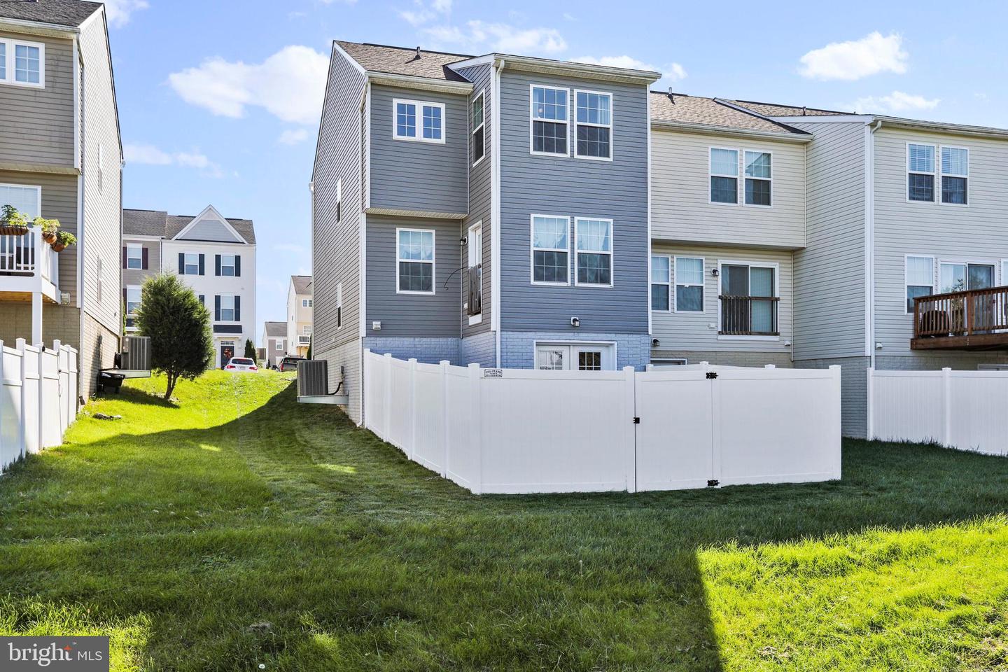 30 Britania COURT