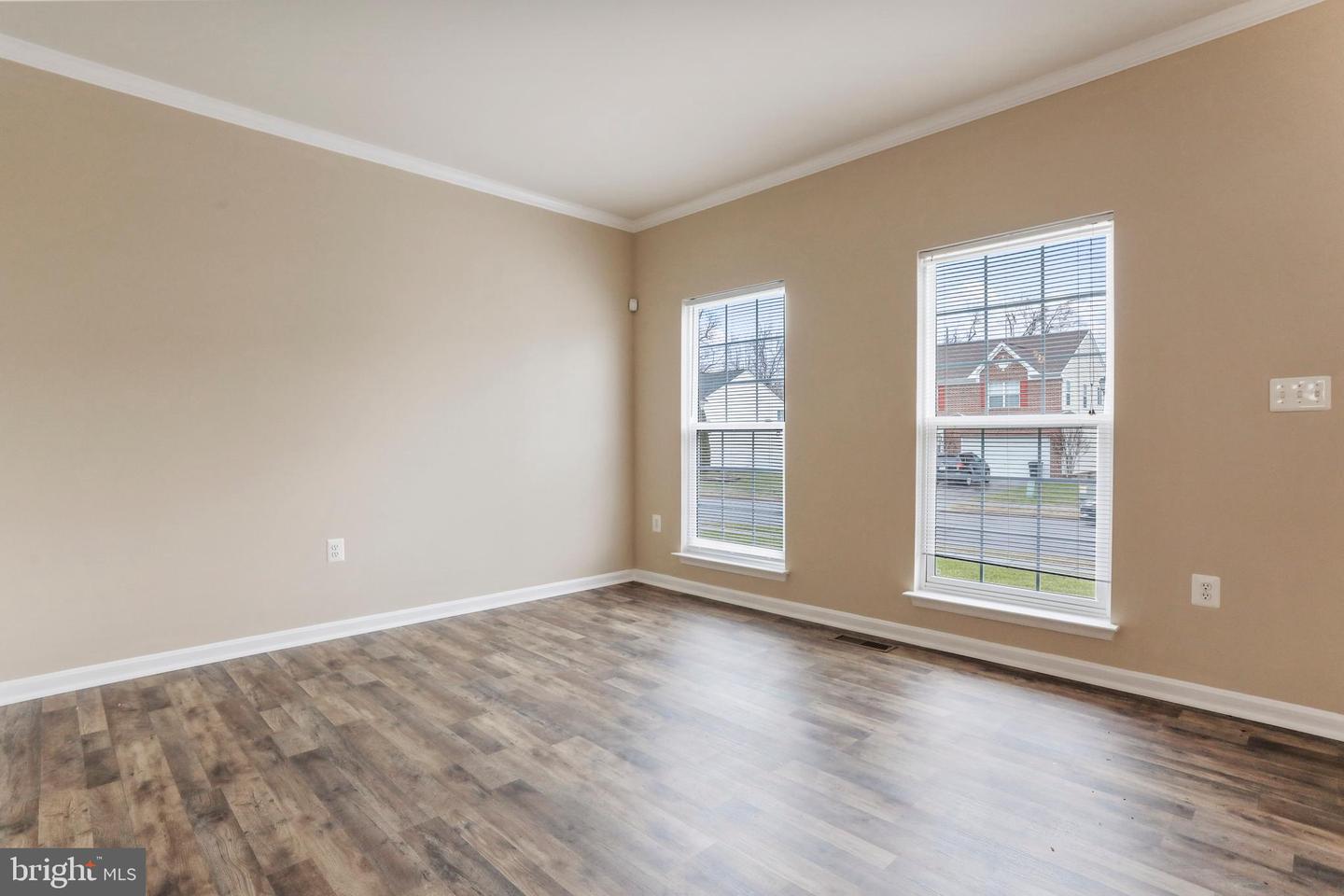 208 Rubens CIRCLE