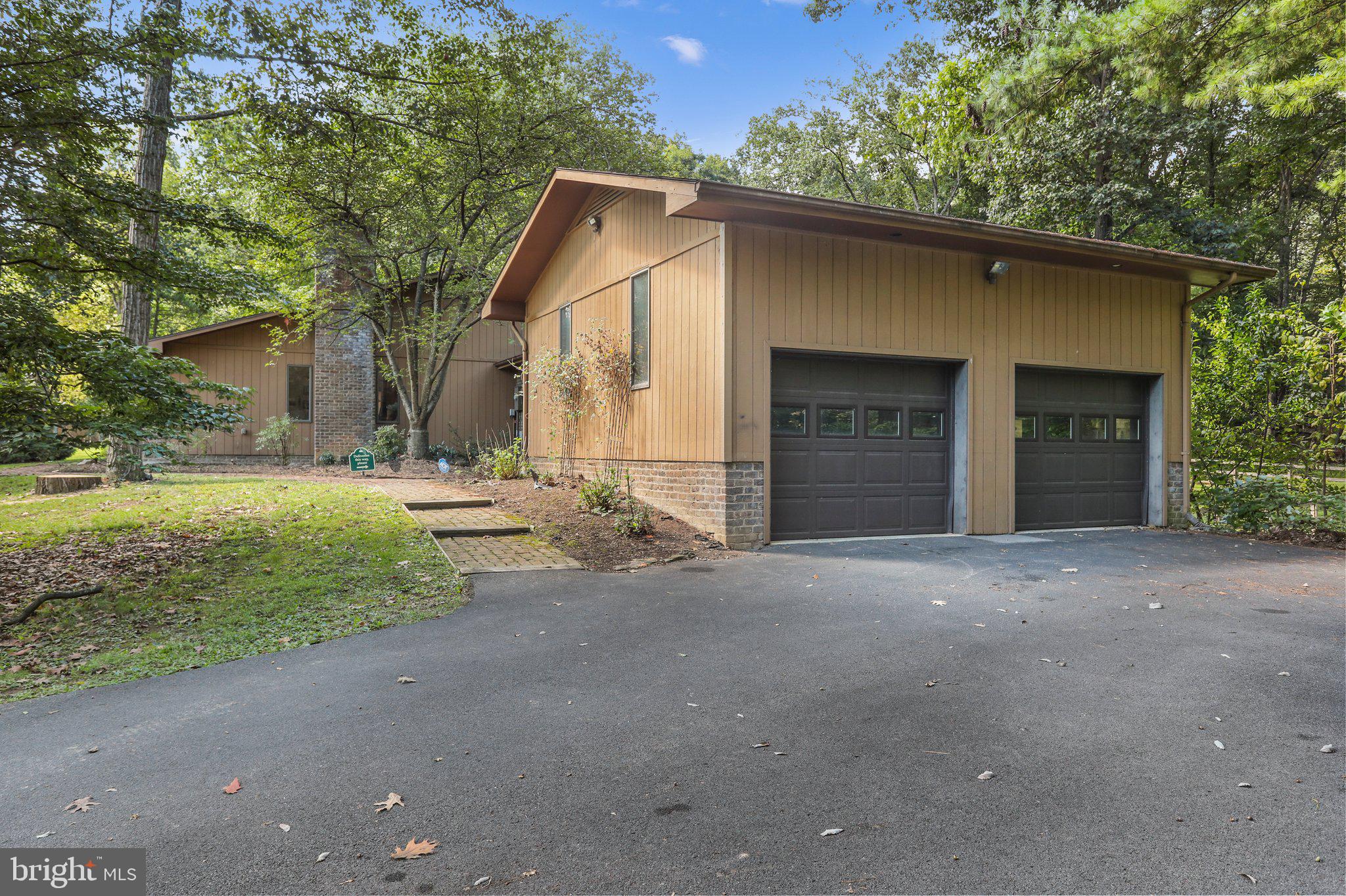 1121 Showers LANE