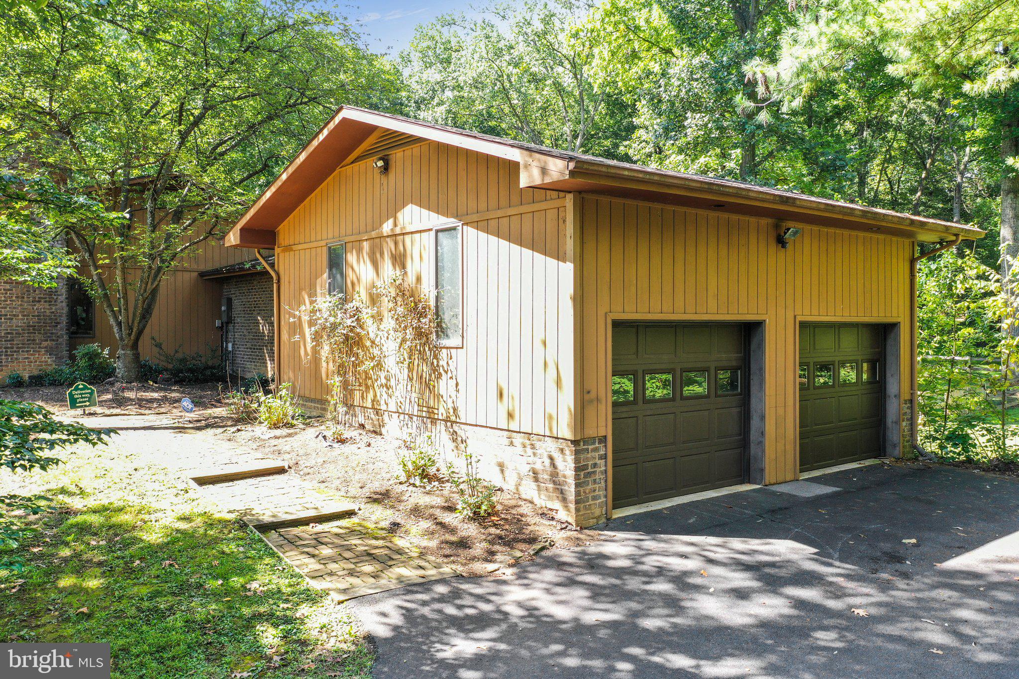 1121 Showers LANE