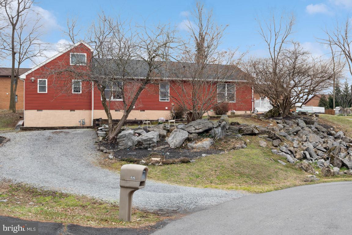806 Mulberry Dr