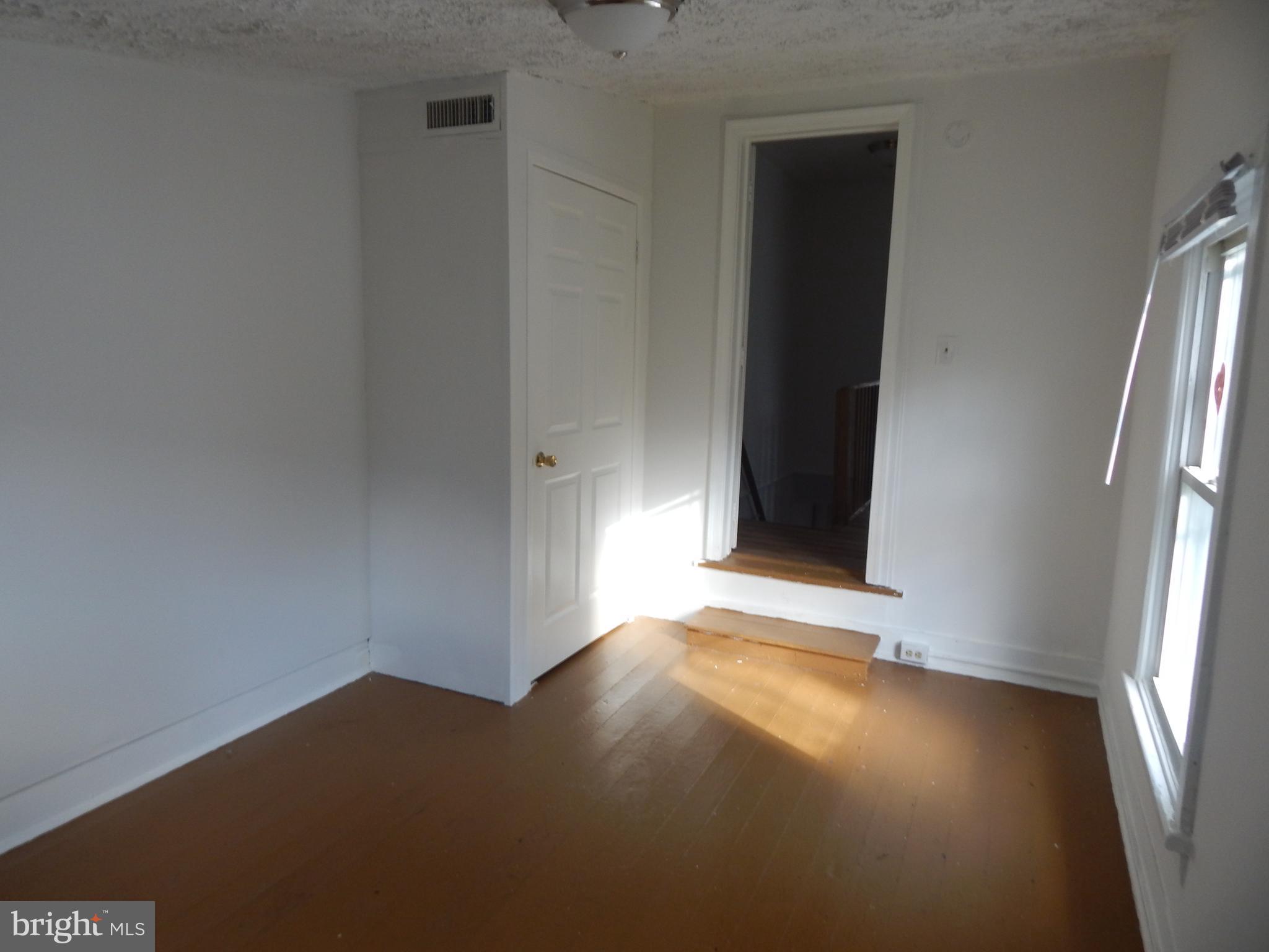 216, 218 N College St