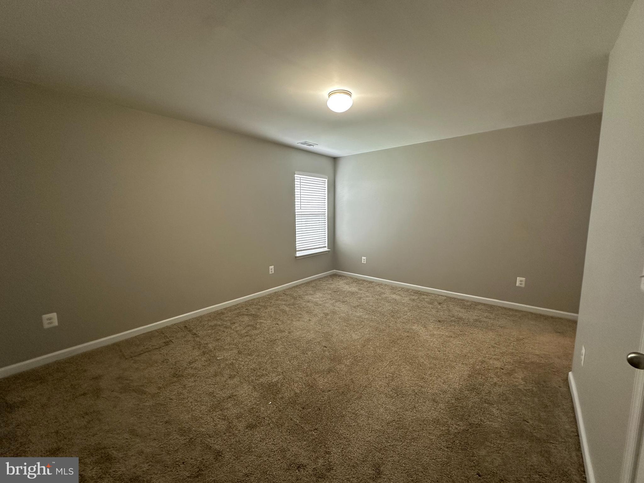 42 EAKINS LN
