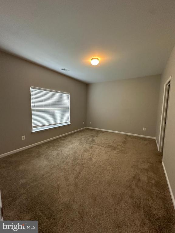 42 EAKINS LN