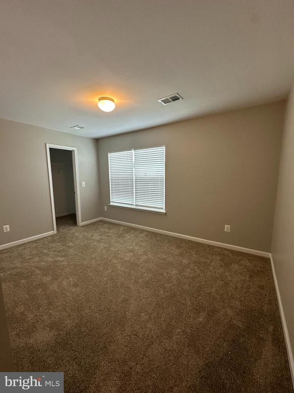 42 EAKINS LN